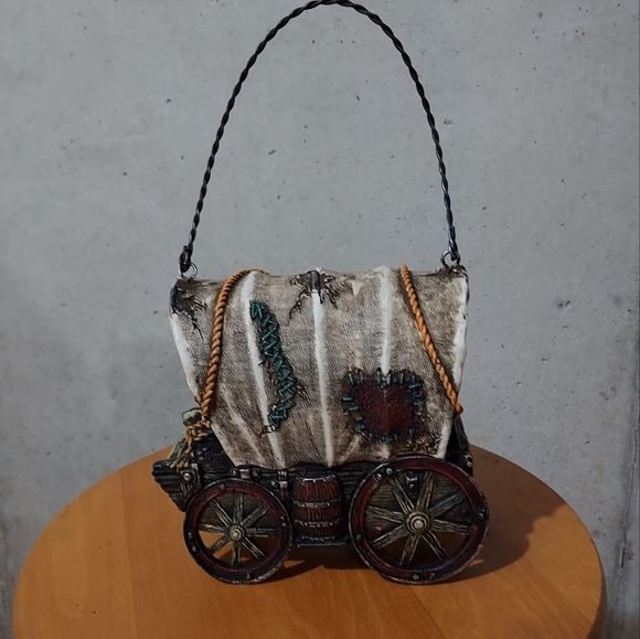 Stagecoach Birdhouse - Picture 8 of 11